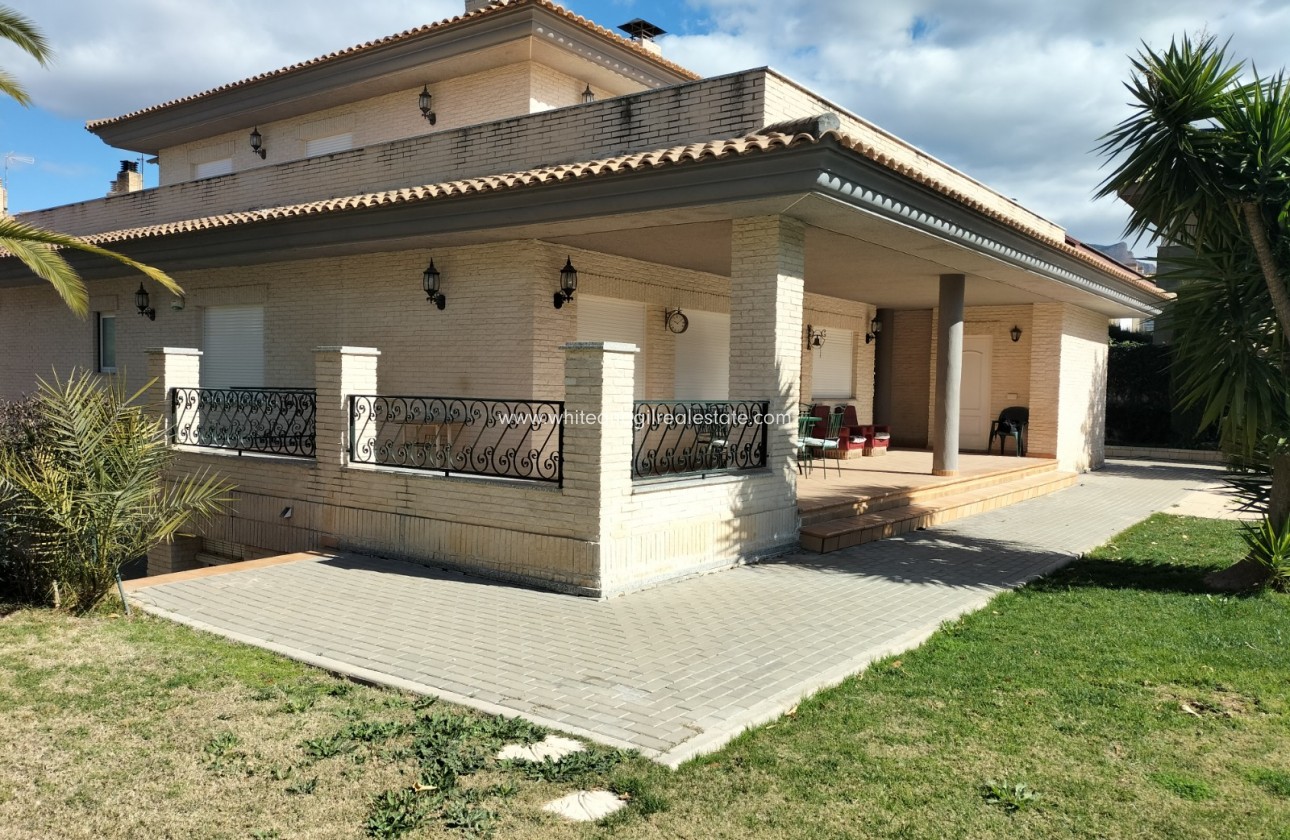 Sale - Villa  - Elda - Edge of town